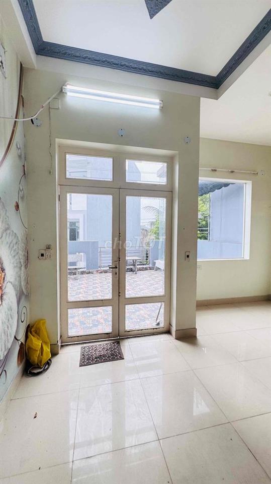 NHÀ 3 tầng 96m2 6x16m Đường gò cát giáp Quận 2