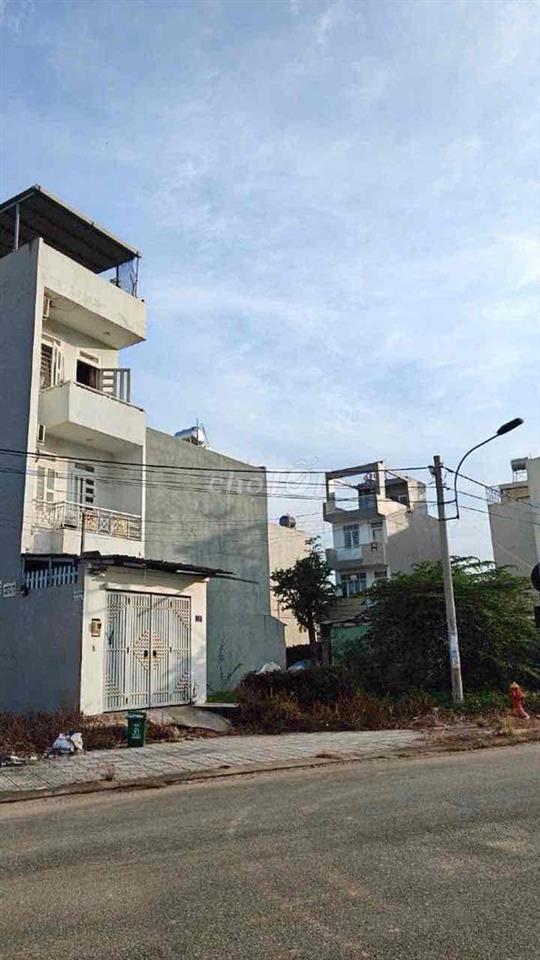 Đất Phú Hữu Long Trường Quận 9 62m2 3 tỷ sổ hồng đường 20m