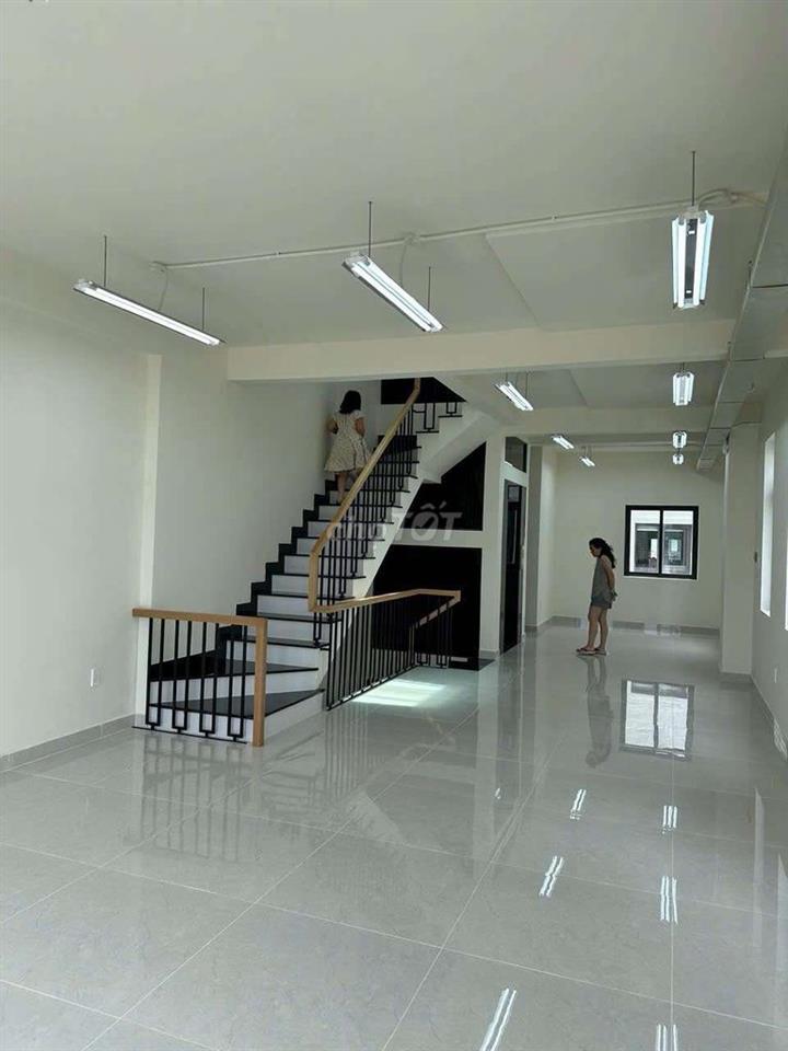 Cho Thuê Shophouse hoàn thiện 1Trệt 4Lầu Có Thang Máy MT Đ.Song Hành 