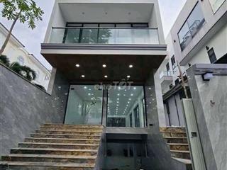 Cho Thuê Tòa Nhà Văn Phòng Có Hầm và 4 Lầu Sàn Trống mới Xây Xong 
