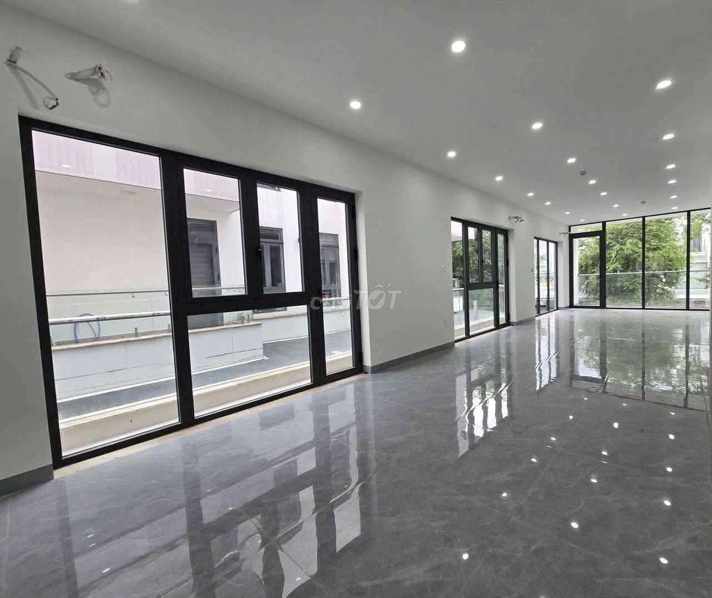 Cho Thuê Tòa Nhà Văn Phòng Có Hầm và 4 Lầu Sàn Trống mới Xây Xong 