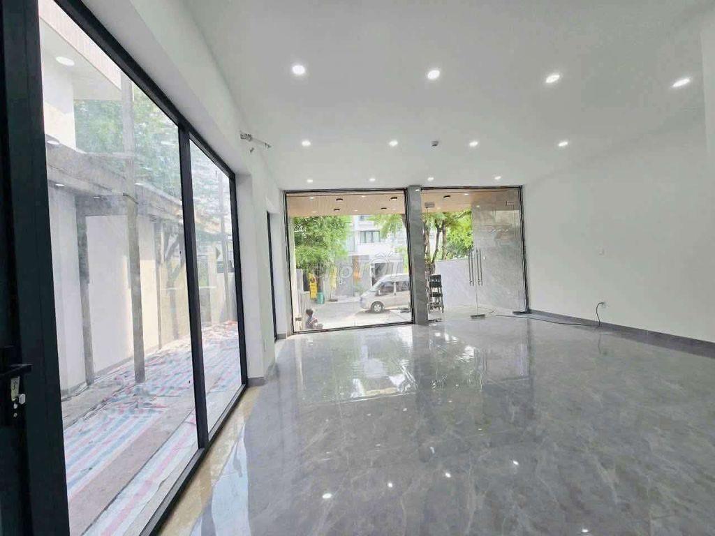 Cho Thuê Tòa Nhà Văn Phòng Có Hầm và 4 Lầu Sàn Trống mới Xây Xong 