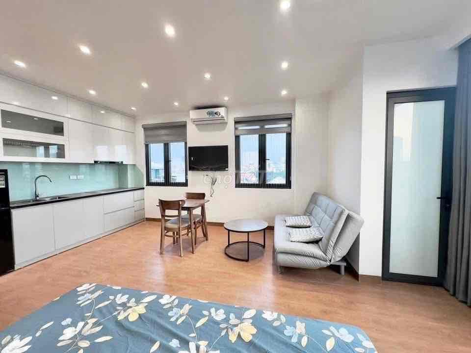 Studio cửa sổ ban công thoáng tại khu nhà phố