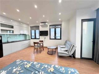 Studio cửa sổ ban công thoáng tại khu nhà phố