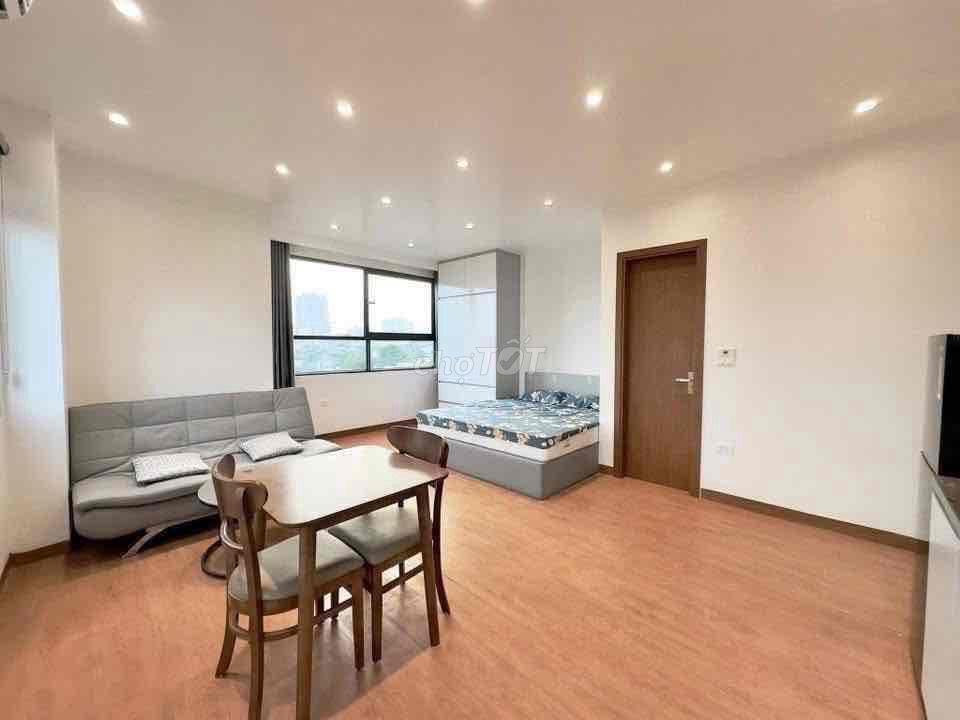 Studio cửa sổ ban công thoáng tại khu nhà phố