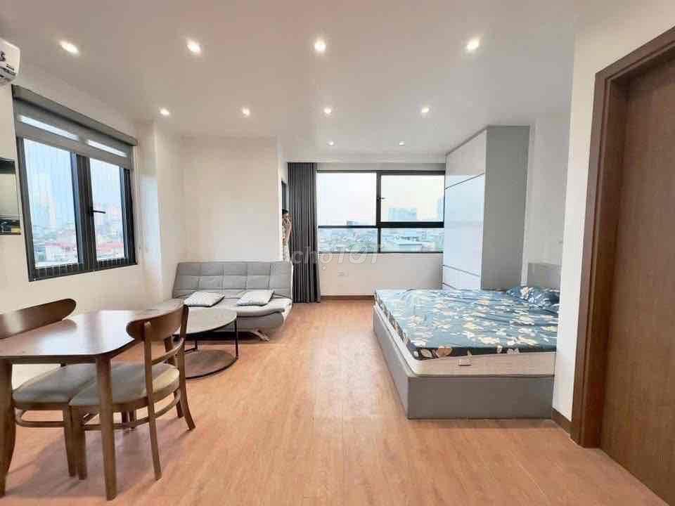 Studio cửa sổ ban công thoáng tại khu nhà phố