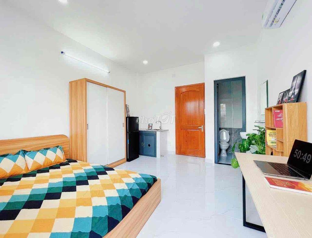 Studio ban công siêu rộng tại khu nhà phố