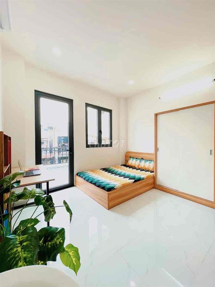 Studio ban công siêu rộng tại khu nhà phố