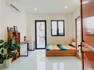 Studio ban công siêu rộng tại khu nhà phố