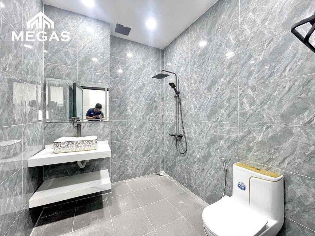 Studio cửa sổ thoáng tại khu nhà phố