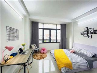 Studio cửa sổ thoáng tại khu nhà phố