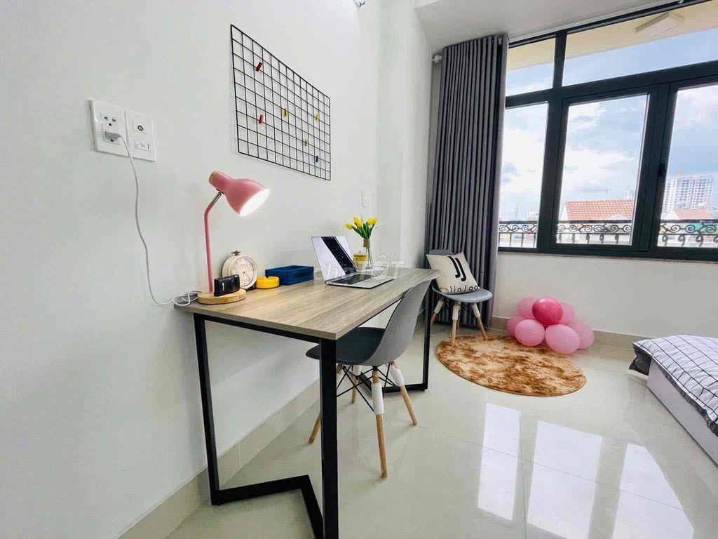 Studio cửa sổ thoáng tại khu nhà phố