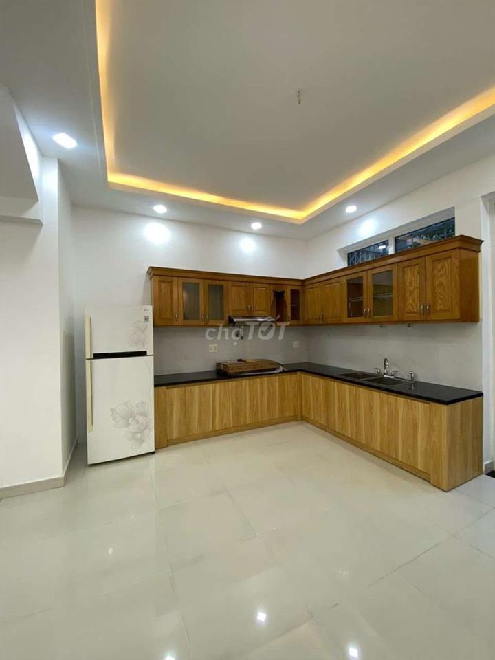 14tr nhà phố 1 trệt 2 lầu trống sẵn dễ xem nhà