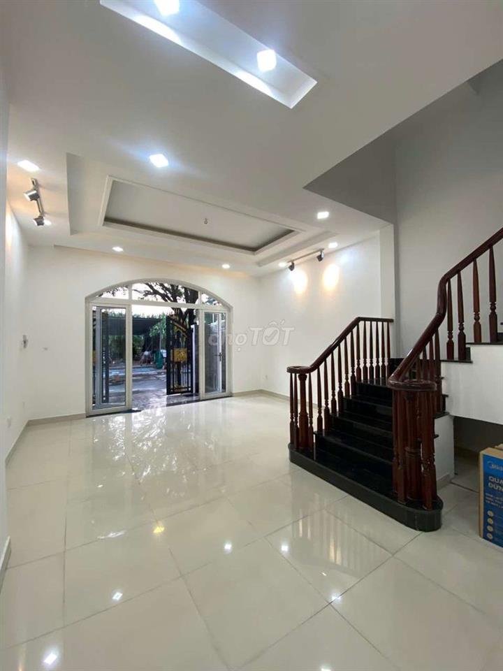 14tr nhà phố 1 trệt 2 lầu trống sẵn dễ xem nhà