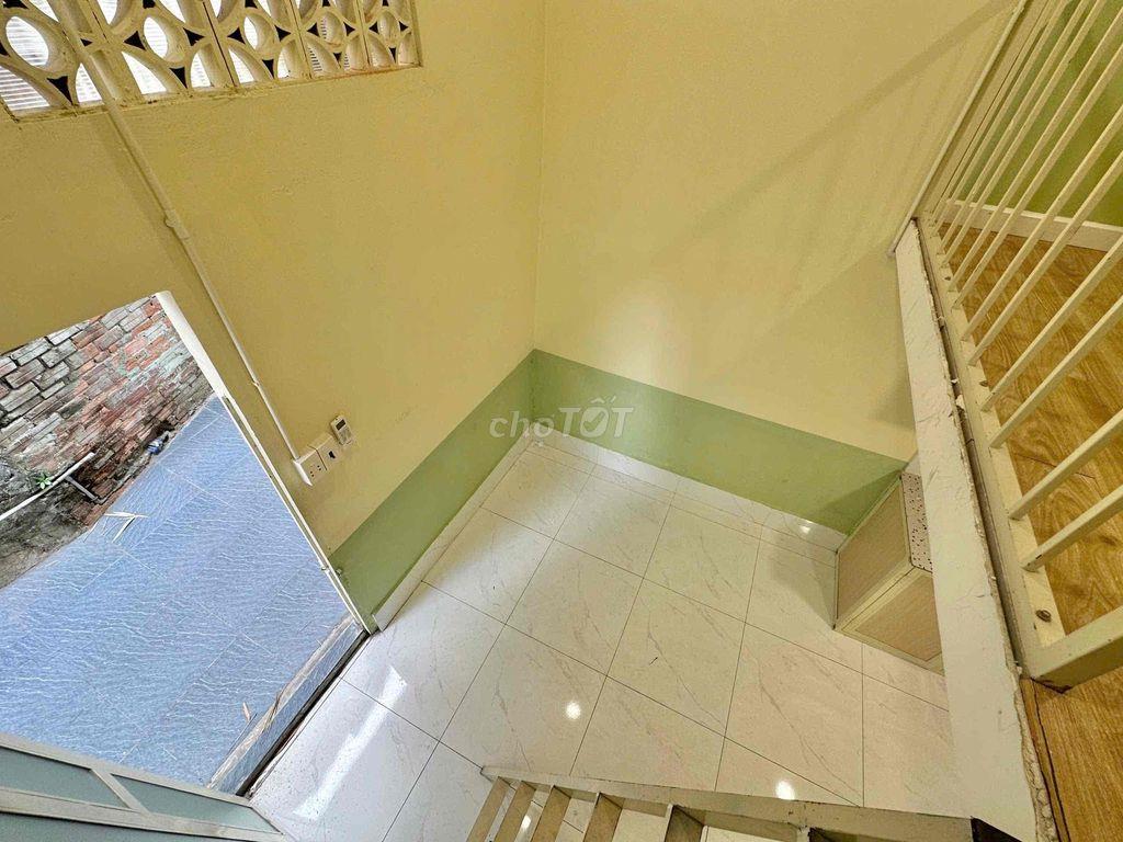 Phòng duplex siêu rộng gần ngay Làng ĐH, NLU, HUB, UTE, HUTECH, UEL