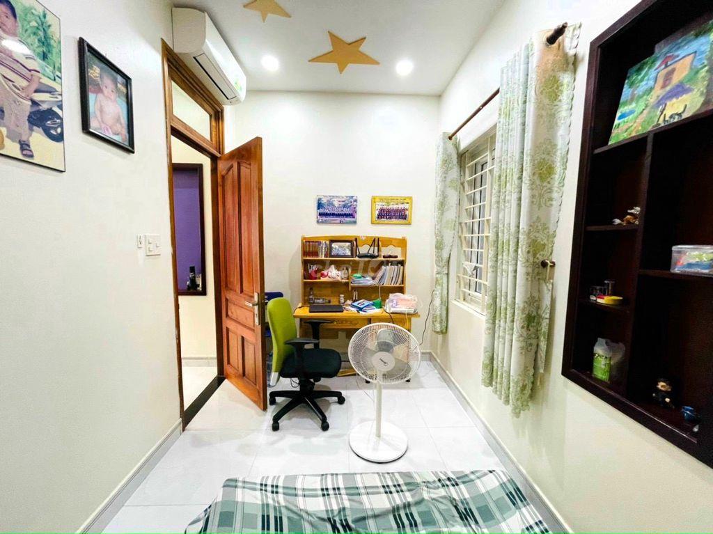 Giảm 1tr! Nhà nguyên căn 3 tầng full nội thất gần Bệnh viện ĐK Thủ Đức