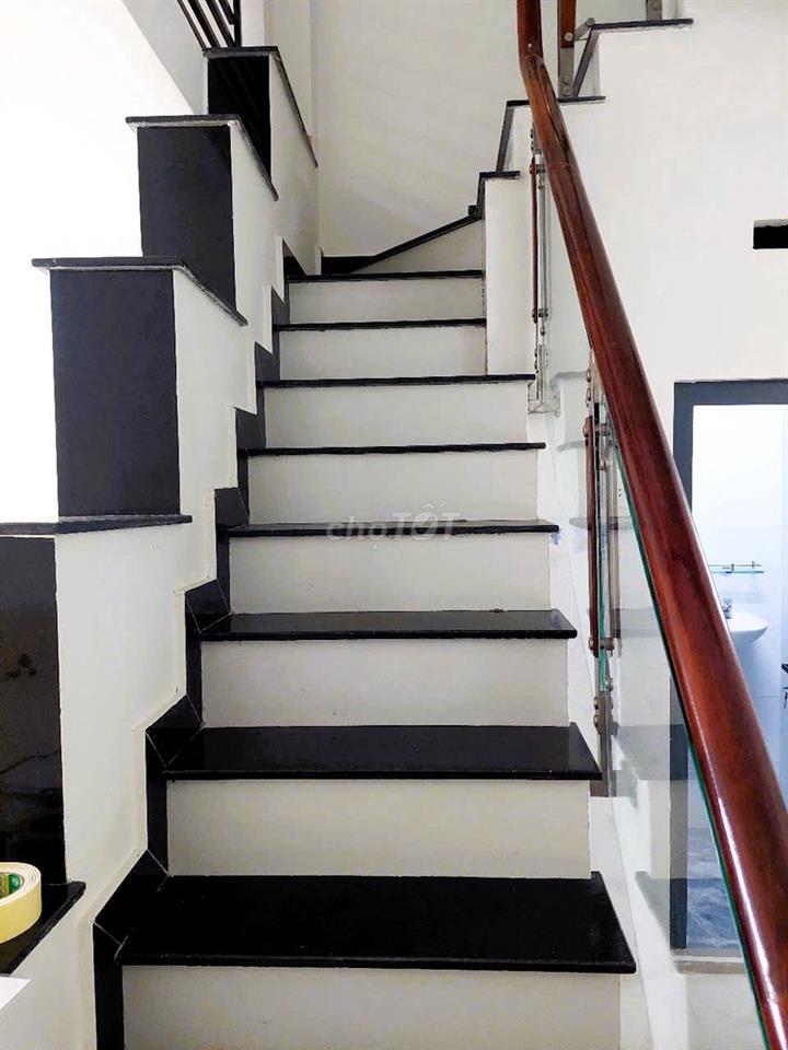 Nhà mới Linh Xuân 200m² sử dụng 3PN ngay chợ kinh doanh sầm uất