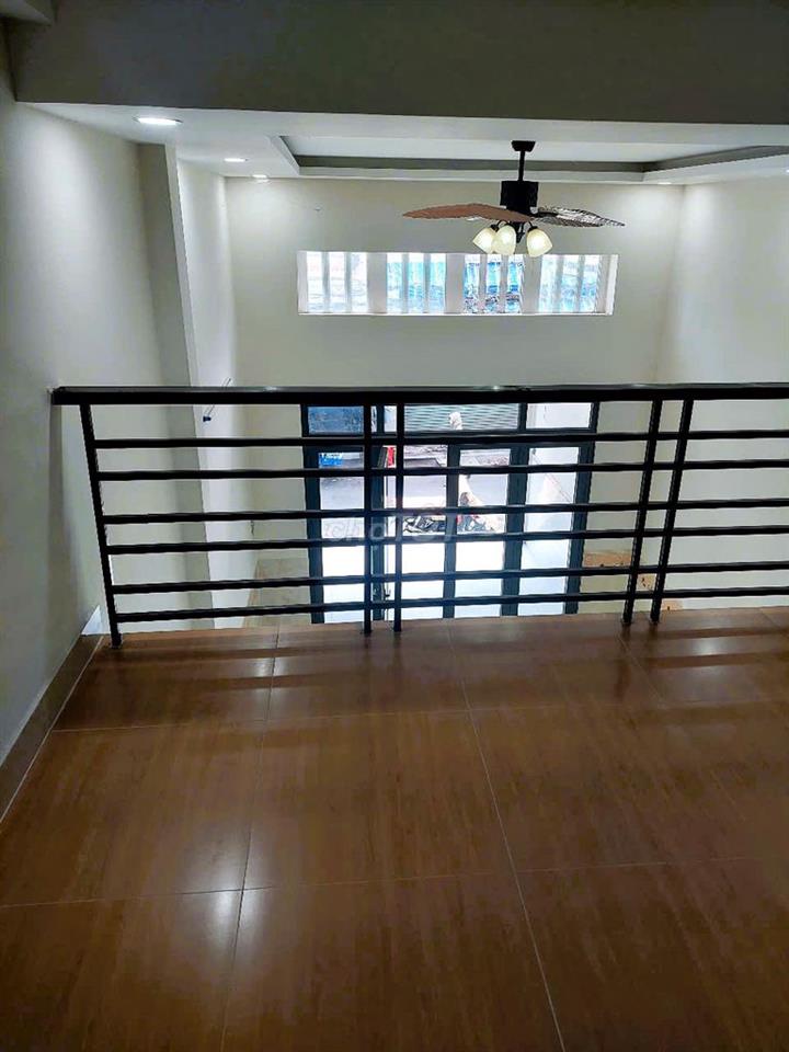 Nhà mới Linh Xuân 200m² sử dụng 3PN ngay chợ kinh doanh sầm uất