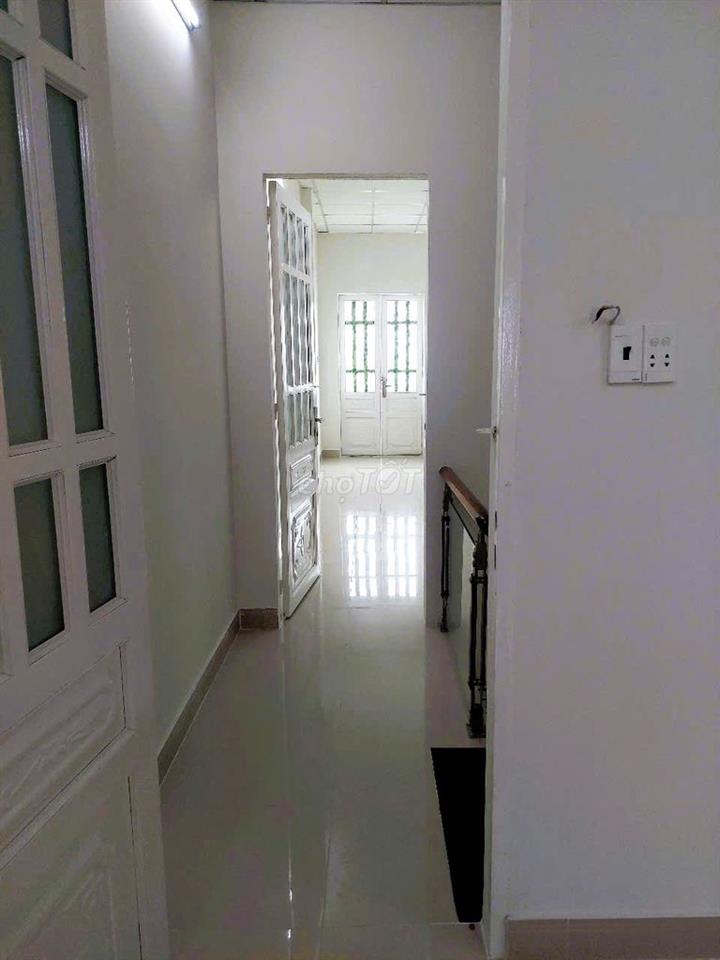 Nhà mới Linh Xuân 200m² sử dụng 3PN ngay chợ kinh doanh sầm uất