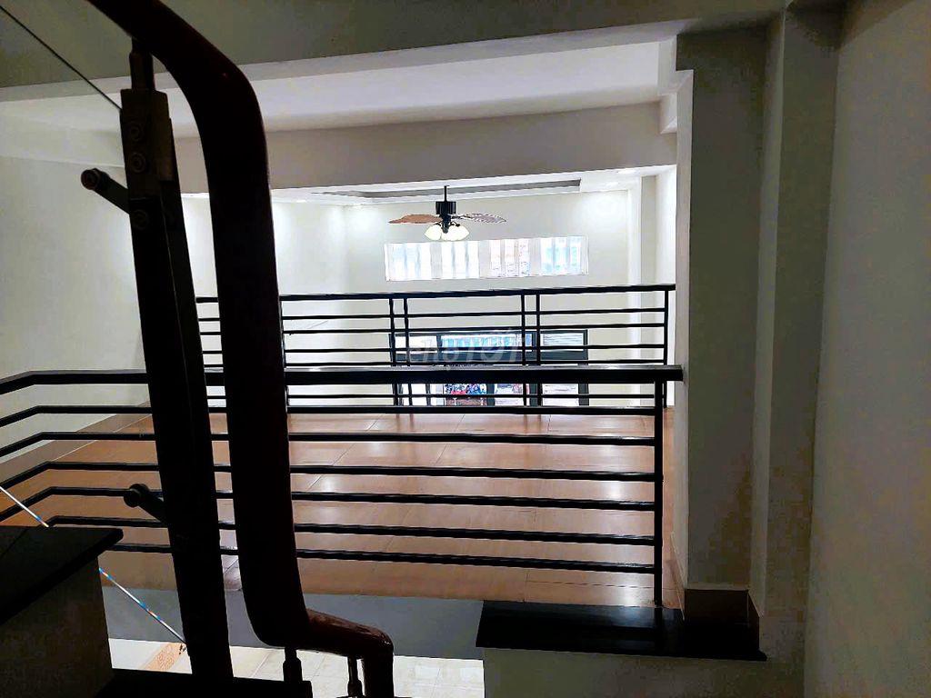 Nhà mới Linh Xuân 200m² sử dụng 3PN ngay chợ kinh doanh sầm uất