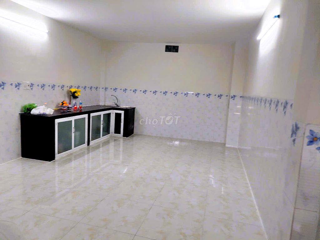 Nhà mới Linh Xuân 200m² sử dụng 3PN ngay chợ kinh doanh sầm uất