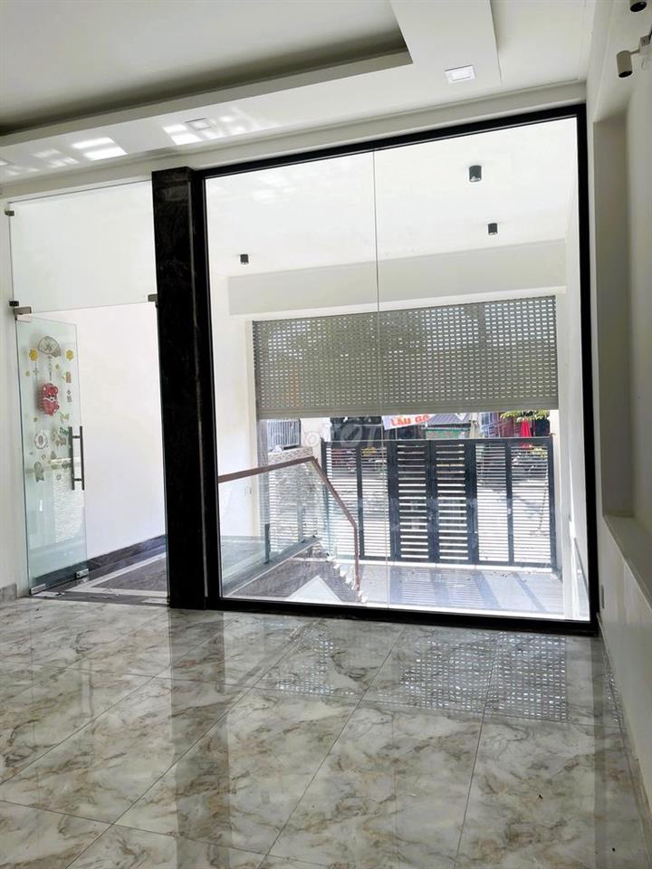 Cho thuê nhà mặt phố Linh Tây 440m2 tiện làm văn phòng, kinh doanh