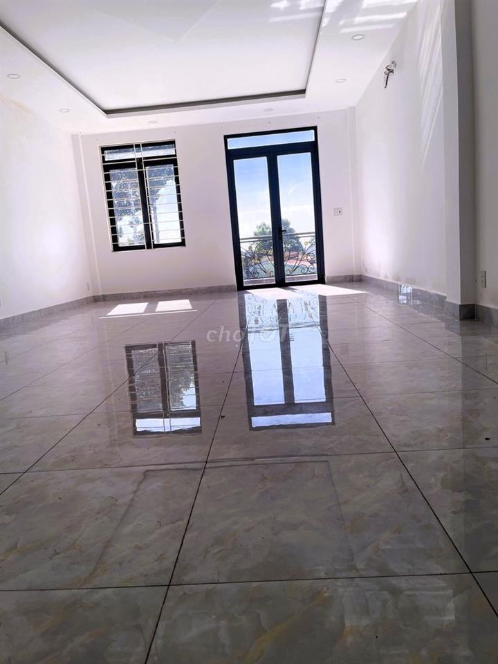 Cho thuê nhà mặt phố Linh Tây 440m2 tiện làm văn phòng, kinh doanh