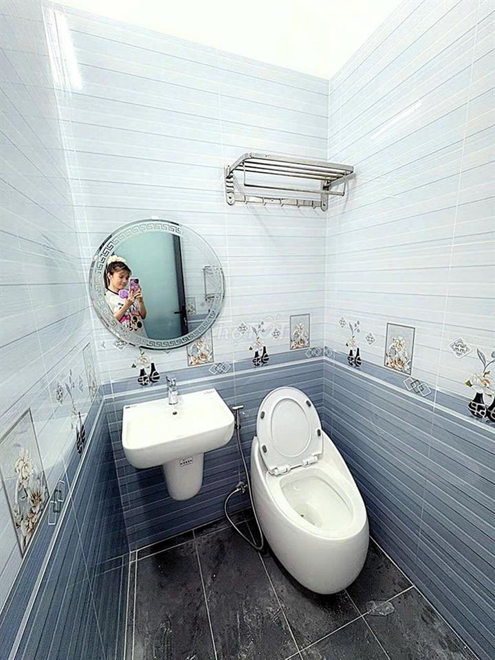 Nhà nguyên căn 1 trệt 1 lầu 2 phòng ngủ hẻm xe hơi đường Cây Keo
