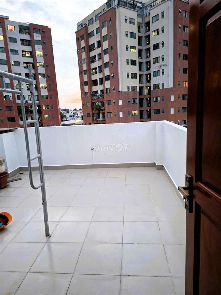 Nhà nguyên căn Linh Chiểu 60m2 1 trệt 2 lầu sân thượng hẻm xe hơi