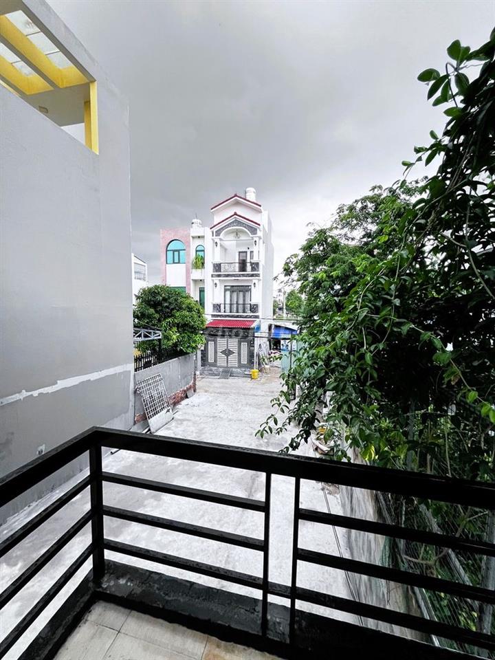 Cho thuê nhà hẻm xe hơi Linh Đông 3PN sân 100m2 làm kho giá tốt