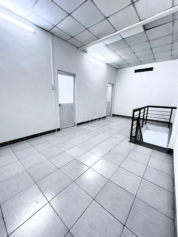 Cho thuê nhà hẻm xe hơi Linh Đông 3PN sân 100m2 làm kho giá tốt