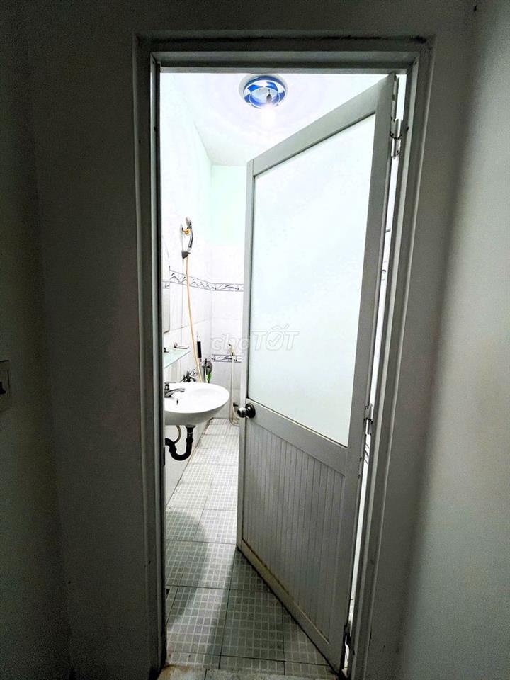 Nhà nguyên căn Hiệp Bình Phước 150m2 hẻm xe hơi, có nội thất sẵn