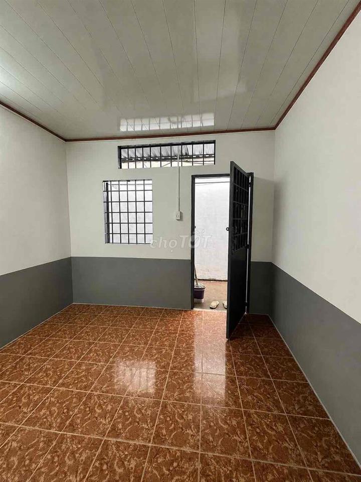 PHÒNG LINH CHIỂU NGAY ĐH NGÂN HÀNG - SƯ PHẠM KỸ THUẬT