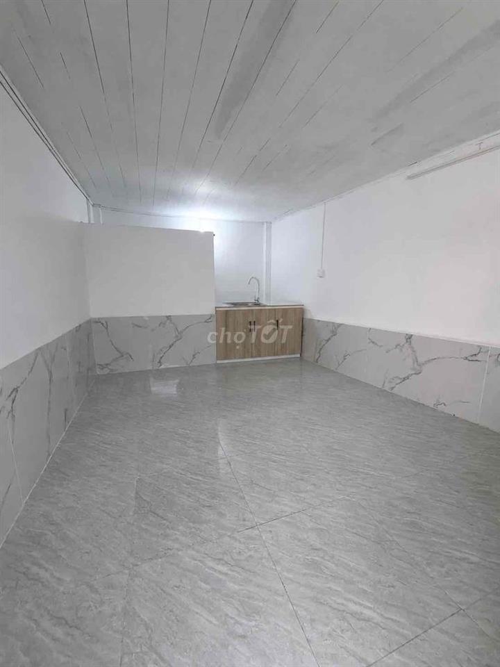 "1/9 TRỐNG" PHÒNG KẾ BÊN ĐẠI HỌC NGÂN HÀNG- CÔNG NGHỆ KỸ THUẬT UTE