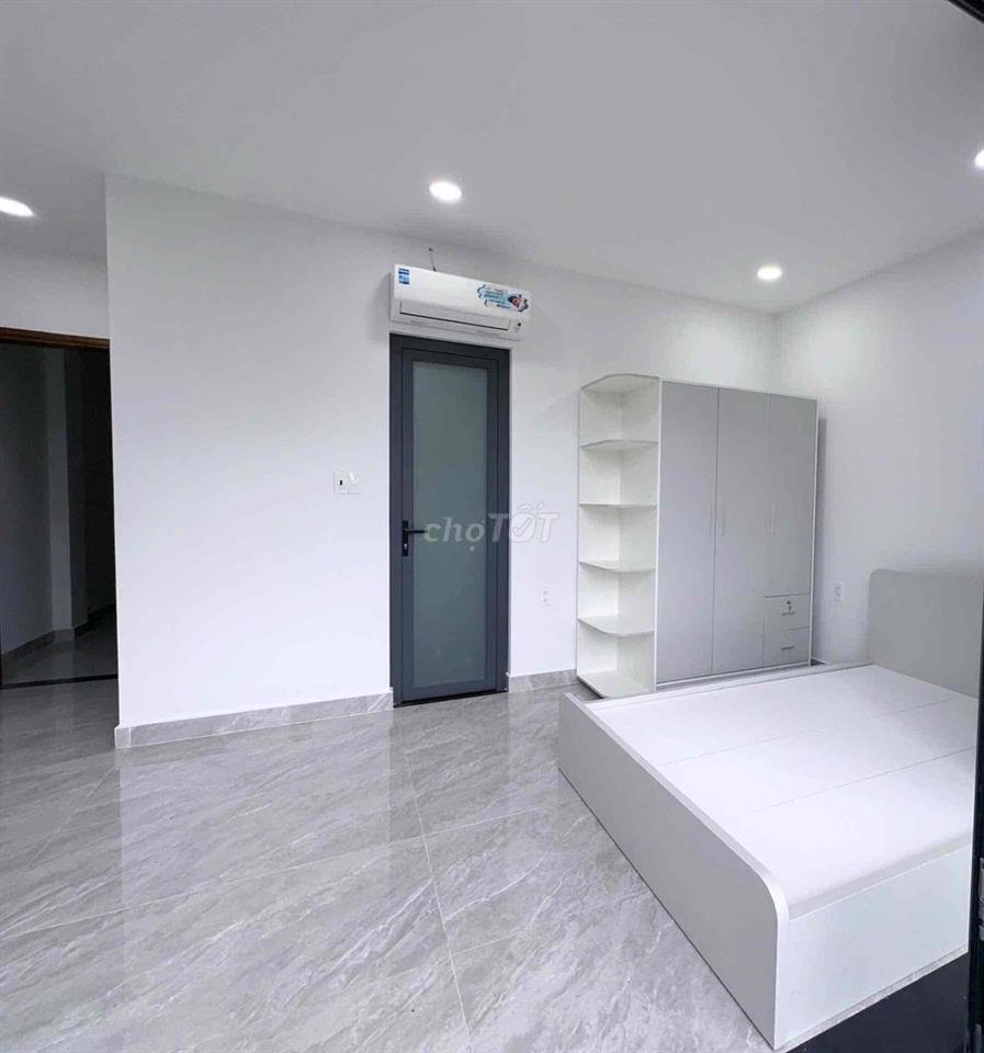 PHÒNG Ở LIỀN THUẬN TIỆN DI CHUYỂN ĐH NGÂN HÀNG - UTE - CĐCN THỦ ĐỨC