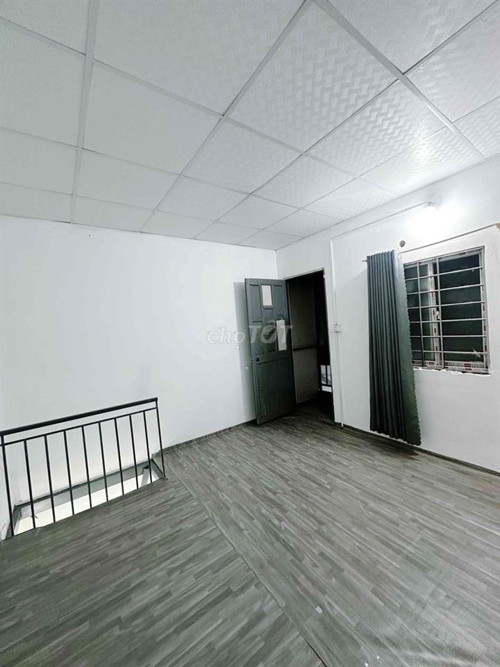 PHÒNG BAN CÔNG GẦN ĐẠI HỌC NGÂN HÀNG - PHẠM VĂN ĐỒNG