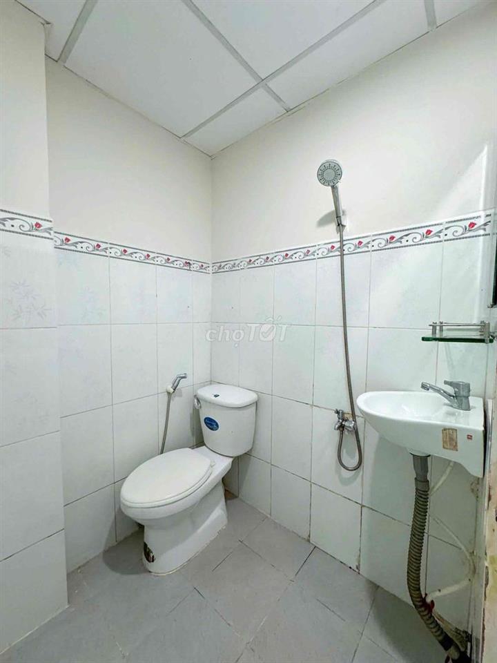 PHÒNG MỚI XÂY - NGAY NGÃ TƯ THỦ ĐỨC - SPKT- CĐ CÔNG THƯƠNG