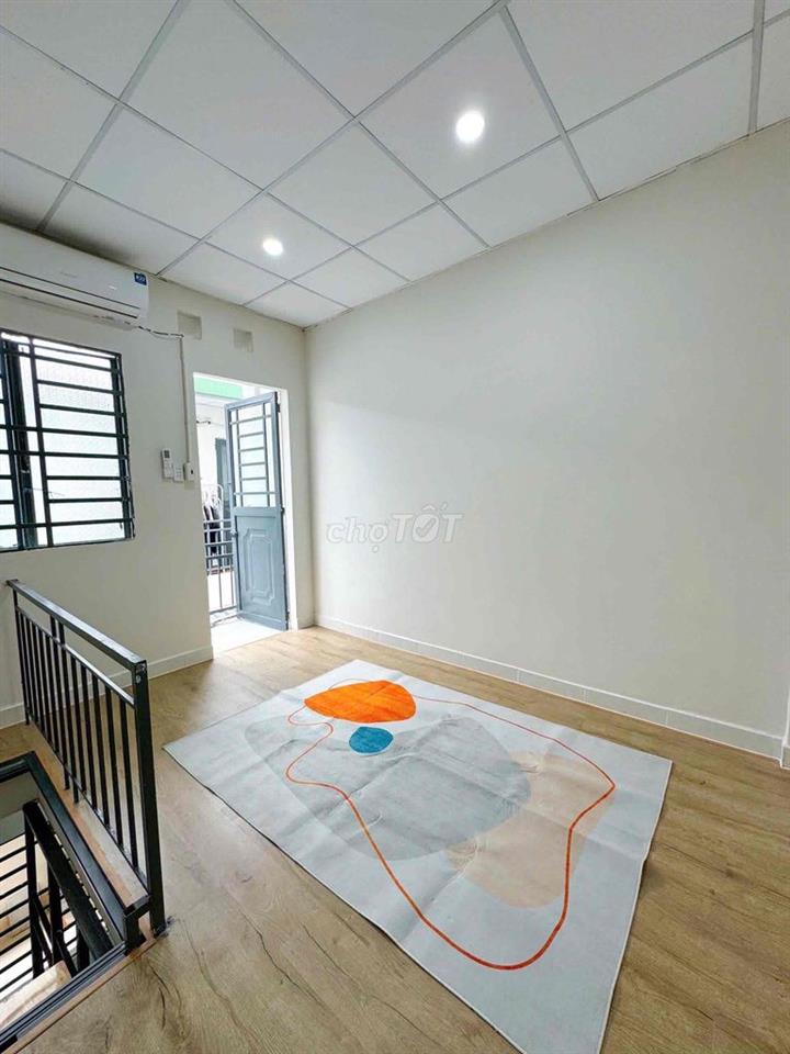 PHÒNG MỚI XÂY - NGAY NGÃ TƯ THỦ ĐỨC - SPKT- CĐ CÔNG THƯƠNG