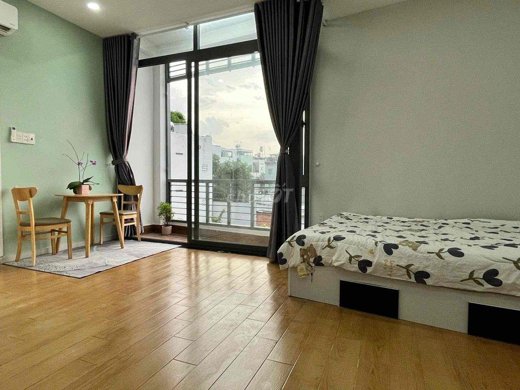 Ngoan xinh iu Nguyễn Thị Định đang chờ các trai xinh gái đẹp đến đón