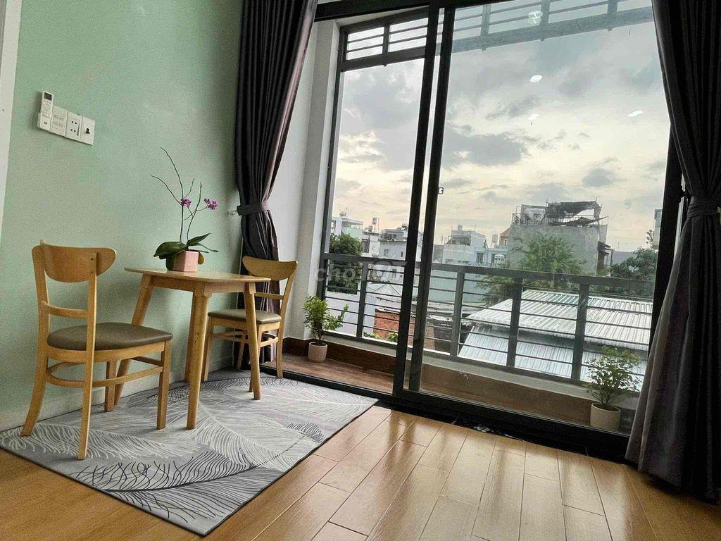 Ngoan xinh iu Nguyễn Thị Định đang chờ các trai xinh gái đẹp đến đón