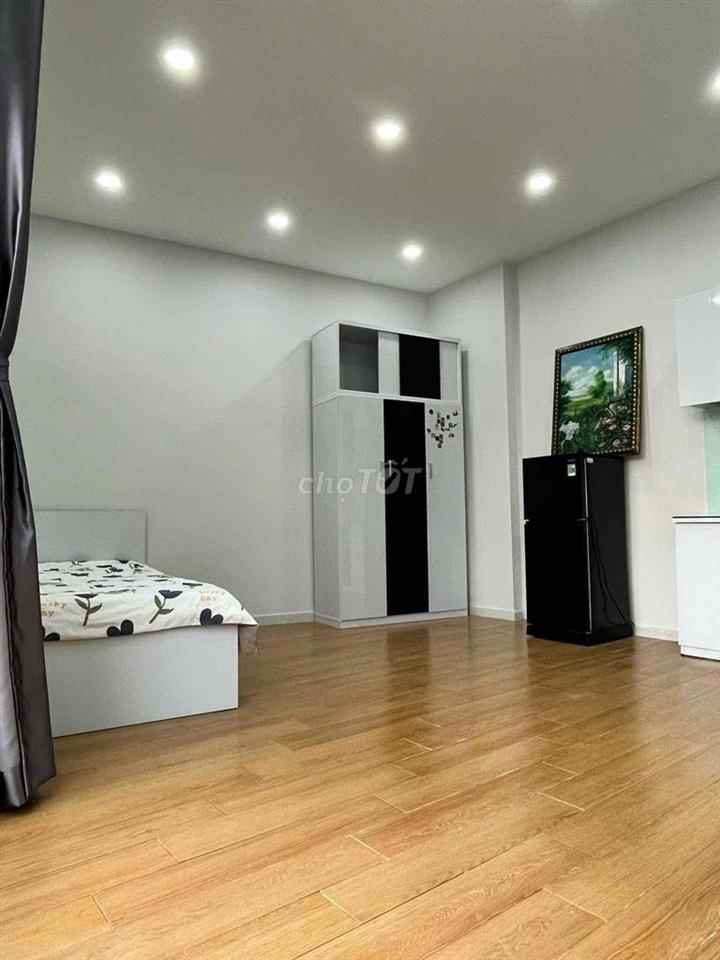 Ngoan xinh iu Nguyễn Thị Định đang chờ các trai xinh gái đẹp đến đón