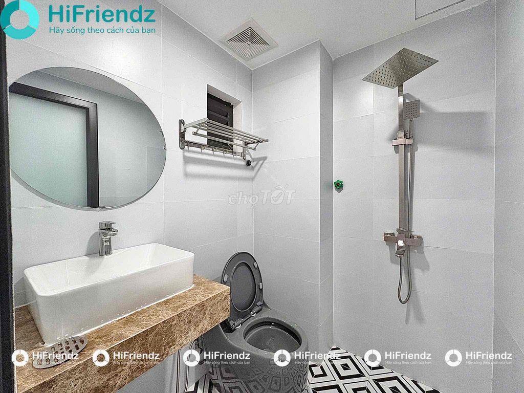 Chiếc căn hộ mới tinh tươm ban công to toà nhà thabg máy full nội thât