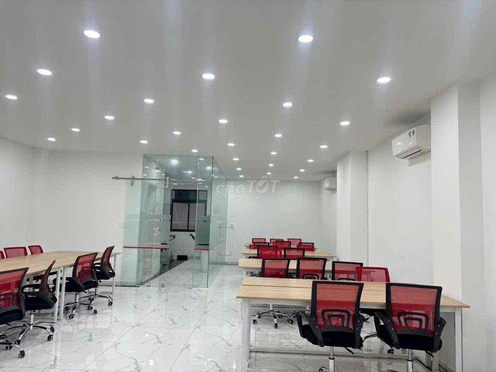 Cho thuê văn phòng KĐT Vạn Phúc 100m2 full nội thất, 15 triệu/tháng