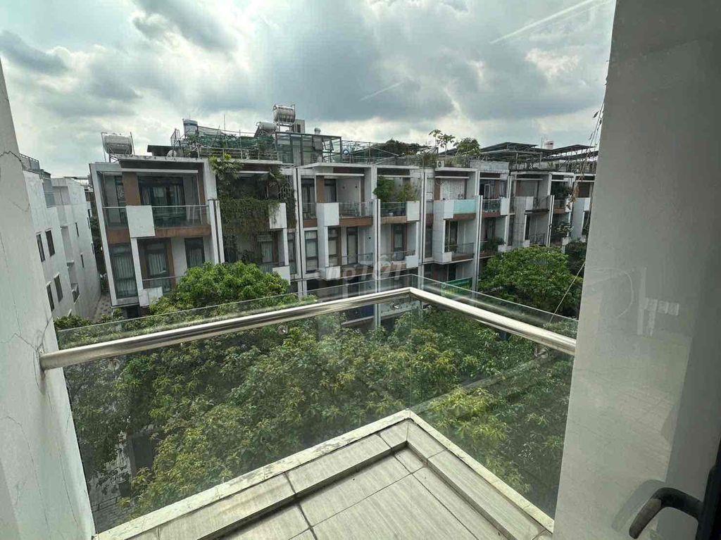 Cho thuê văn phòng 45m2 full nội thất 8,5tr Vạn Phúc City