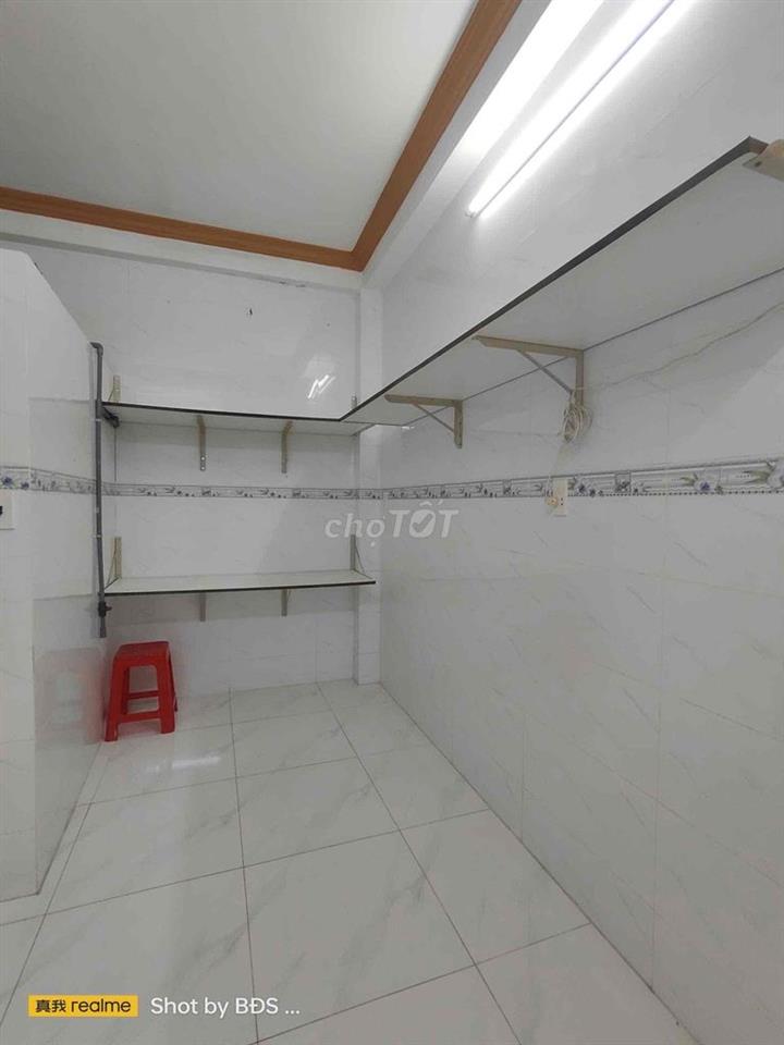 Phòng 50m2 ở Lầu 1 có máy lạnh, giường ngay CV Tầm Vu 5,5triệu