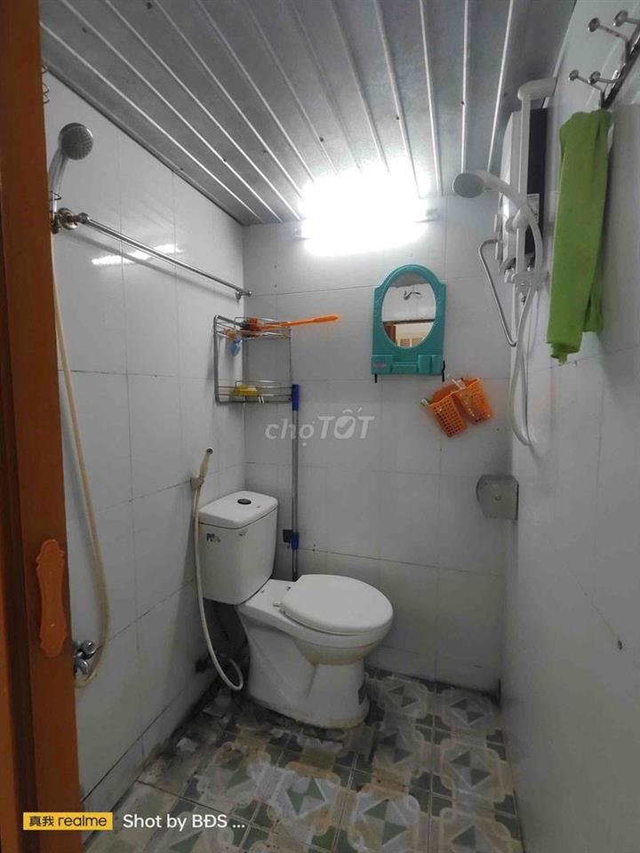 Phòng 50m2 ở Lầu 1 có máy lạnh, giường ngay CV Tầm Vu 5,5triệu
