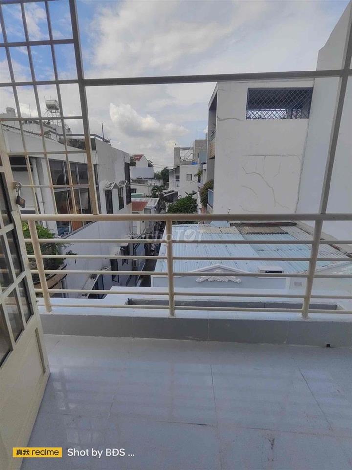 Phòng 50m2 ở Lầu 1 có máy lạnh, giường ngay CV Tầm Vu 5,5triệu