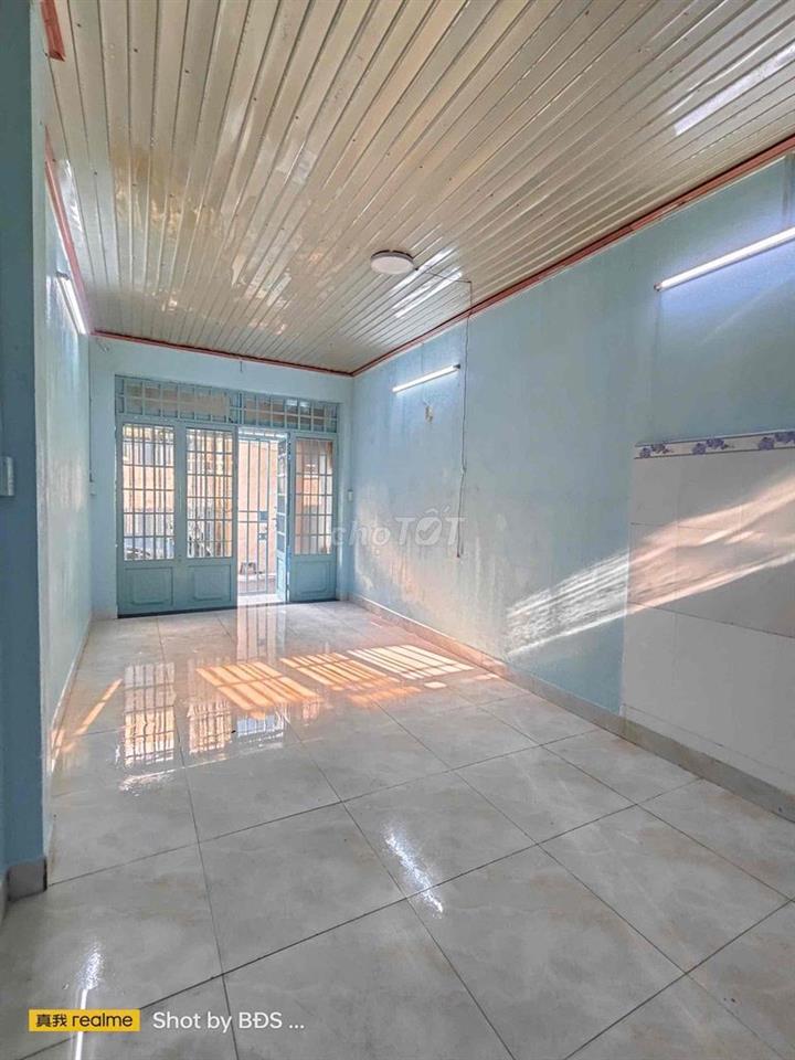 Nhà 1 Trệt 1 Lầu 2pn 1wc ban công thoáng mát ngay chợ Bình Triệu 5.5tr
