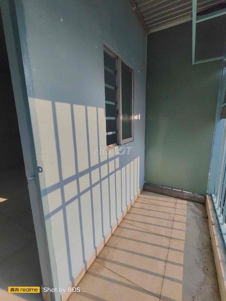 Nhà 1 Trệt 1 Lầu 2pn 1wc ban công thoáng mát ngay chợ Bình Triệu 5.5tr