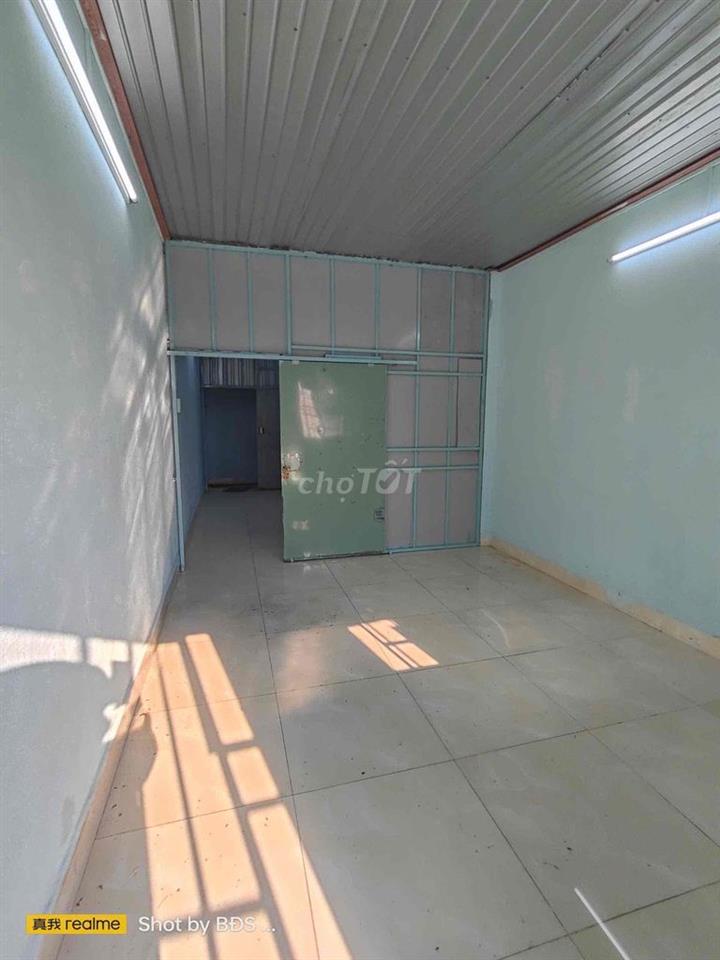 Nhà 1 Trệt 1 Lầu 2pn 1wc ban công thoáng mát ngay chợ Bình Triệu 5.5tr